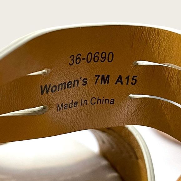 Trask 'Willow' Leather Platform Wedge Sandal - Picture 15 of 16